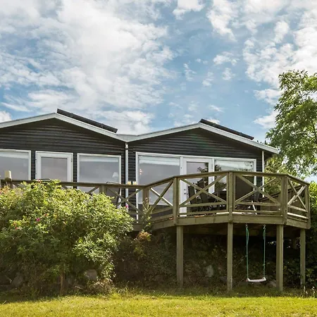 7 Person In Knebel-by Traum